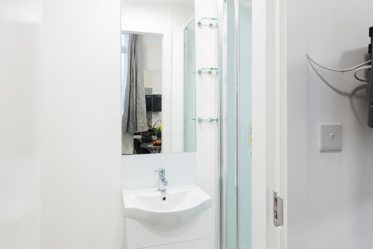Large Studio Apartment 30 Mins To Oxford Street Лондон Экстерьер фото