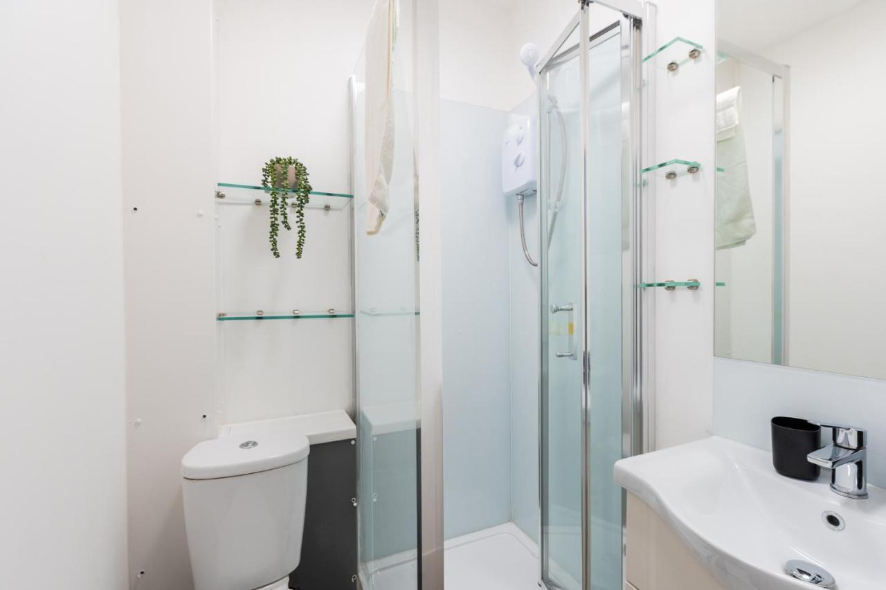 Large Studio Apartment 30 Mins To Oxford Street Лондон Экстерьер фото