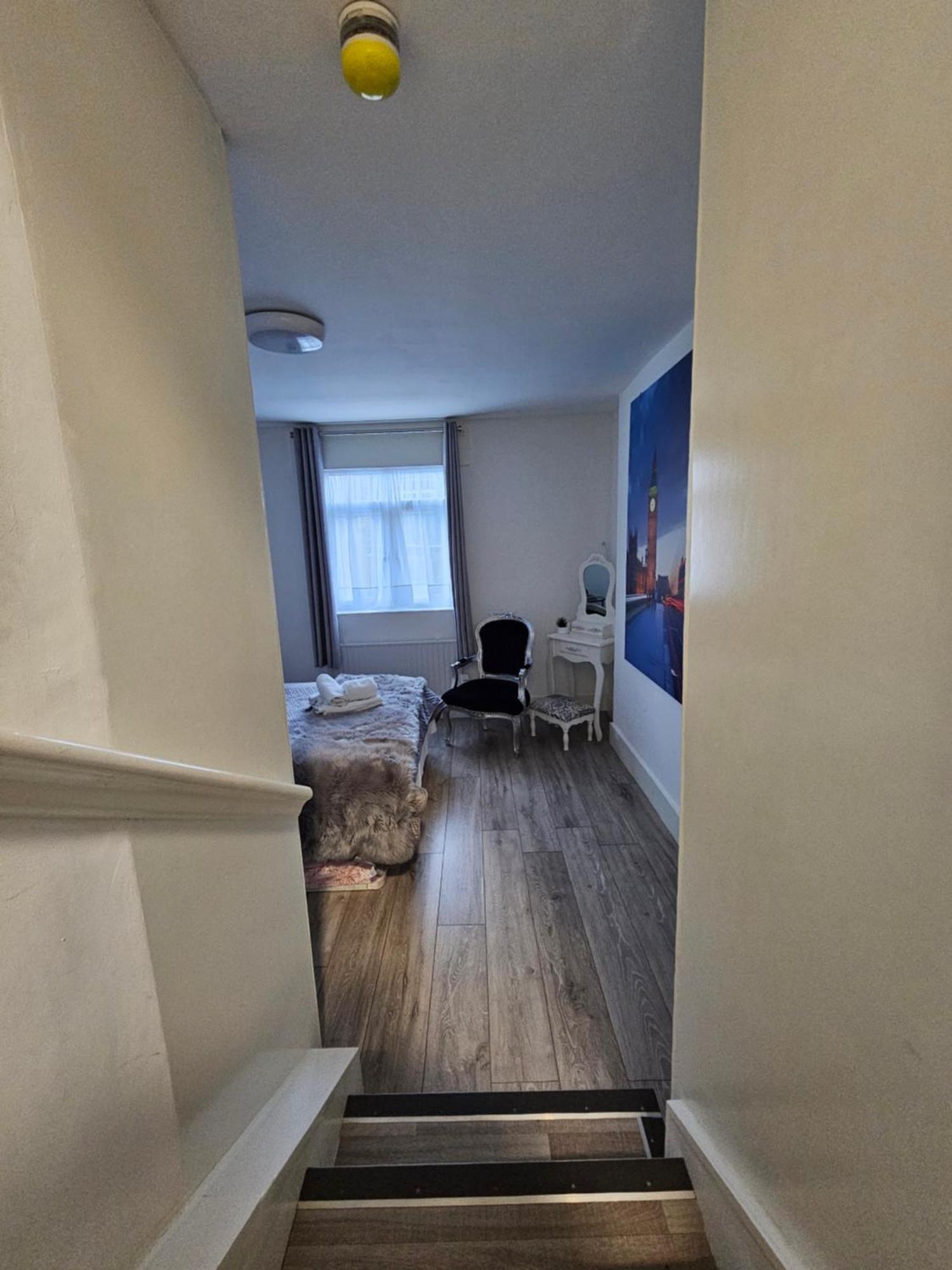 Large Studio Apartment 30 Mins To Oxford Street Лондон Экстерьер фото