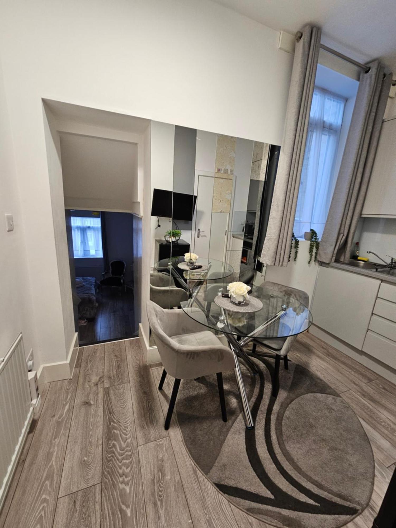 Large Studio Apartment 30 Mins To Oxford Street Лондон Экстерьер фото