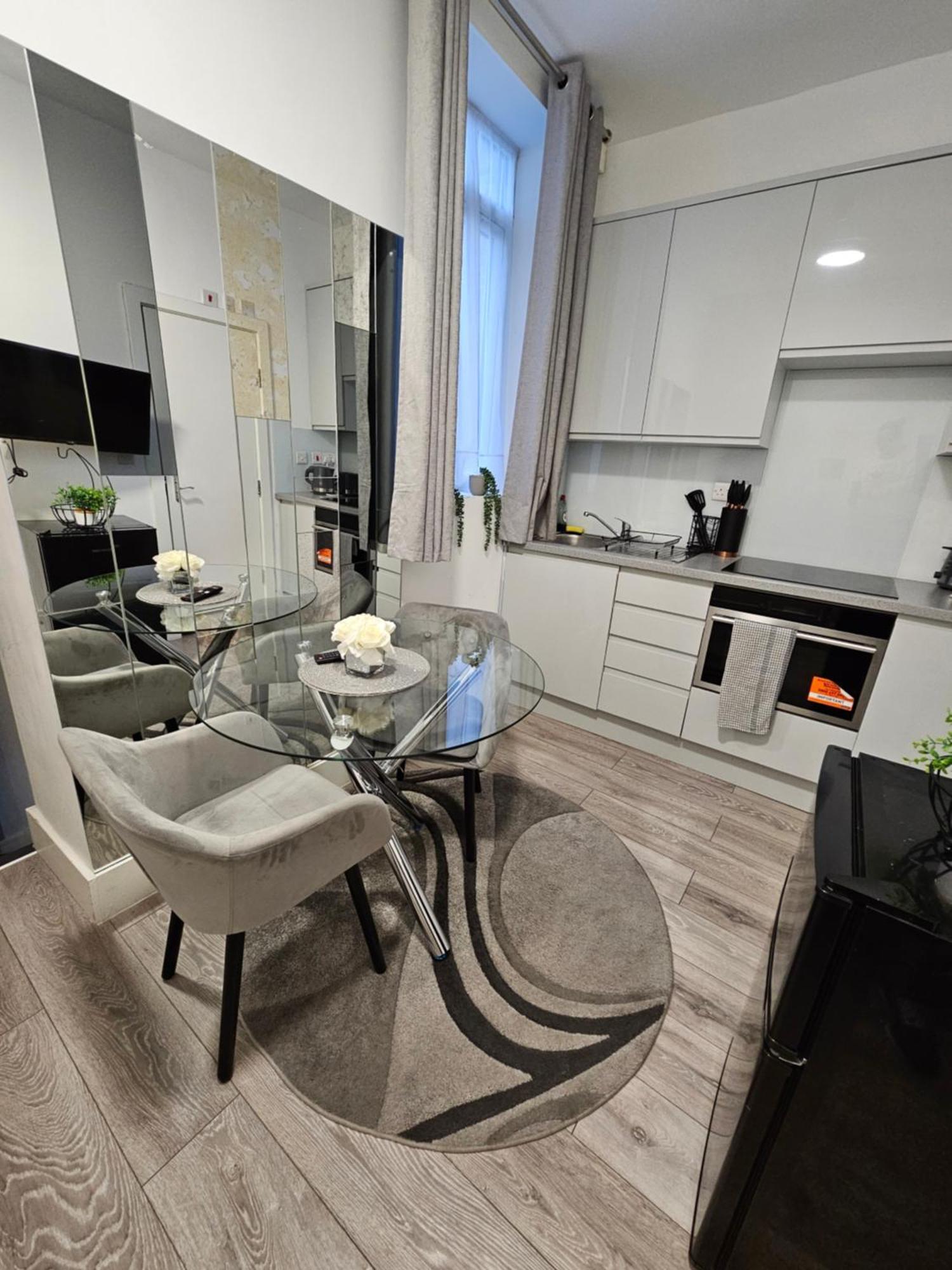 Large Studio Apartment 30 Mins To Oxford Street Лондон Экстерьер фото